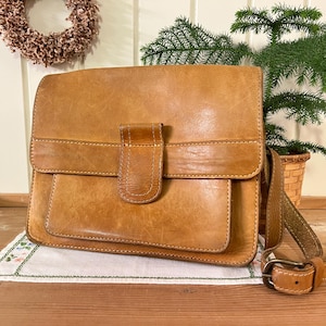 Danish Vintage Leather Shoulder Bag | Beautiful 1970s Bag | True Vintage Bohemian Item in Natural Patina