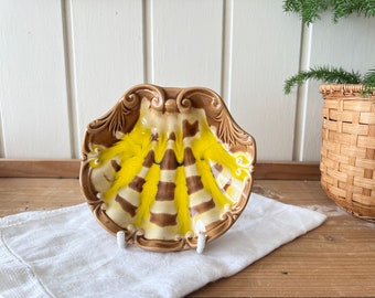 Ceramic Soap Dish in Clam Shell Shape | Glossy Glaze | Farmhouse Decor | Cottage Style