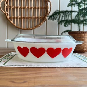 JAJ Pyrex Red Heart | 524 Oval Casserole Glass Dish with Lid | 1970s Retro Kitchen Serving Dish