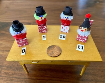 Jack em miniatura nas caixas