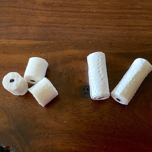 Rolos em miniatura de papel higiênico/toalhas de papel
