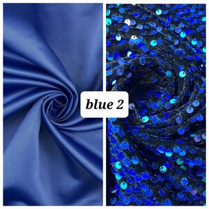 Puede incluir: Dos muestras de tela, una es un sat&eacute;n azul s&oacute;lido, la otra es una tela azul con lentejuelas sobre un fondo negro. El texto "blue 2" est&aacute; impreso en la imagen.