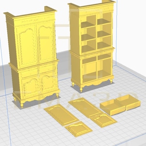 Puede incluir: Un conjunto de dos armarios de madera con puertas de vidrio y estantes. Los armarios son de madera clara y tienen tallas intrincadas. El conjunto tambi&eacute;n incluye varias frentes de cajones y paneles de puerta.