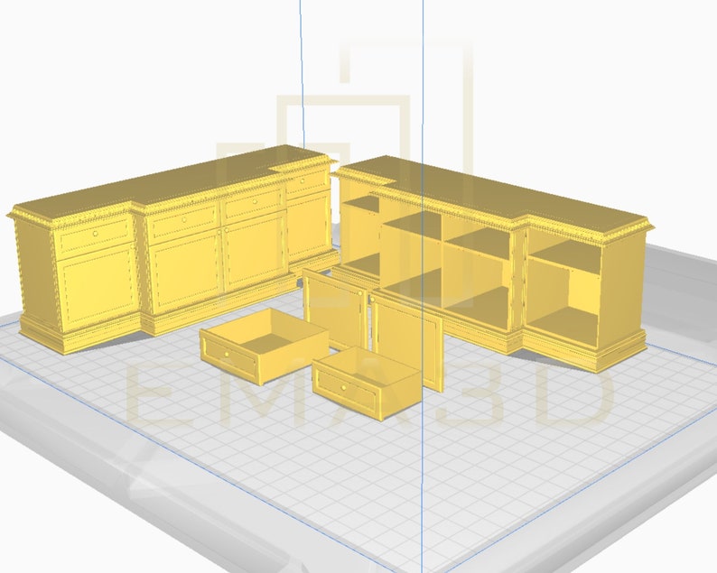 Puede incluir: Un conjunto de armarios de madera con cajones y estantes. Los armarios son de color amarillo claro y tienen detalles intrincados. Los armarios est&aacute;n dispuestos en forma de U.