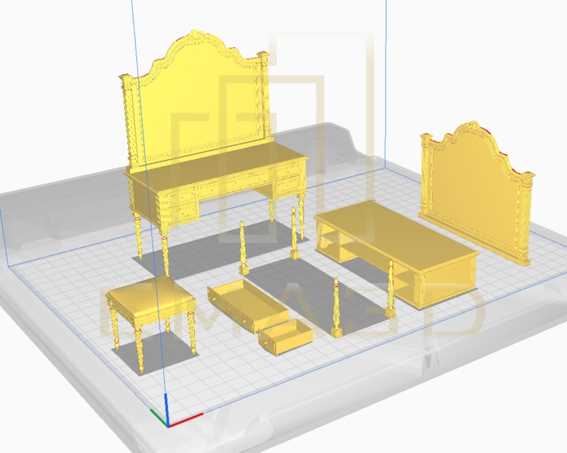 Puede incluir: Un conjunto de cinco muebles de madera de color dorado, que incluye un escritorio con un cabezal alto, un escritorio m&aacute;s peque&ntilde;o, una mesa auxiliar, una peque&ntilde;a unidad de cajones y un cabezal para una cama.