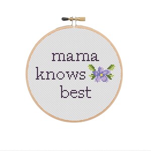 Mamá sabe el mejor patrón de punto de cruz mini - Tabla de punto de cruz del día de la madre, punto de cruz de cotización, descarga instantánea en PDF