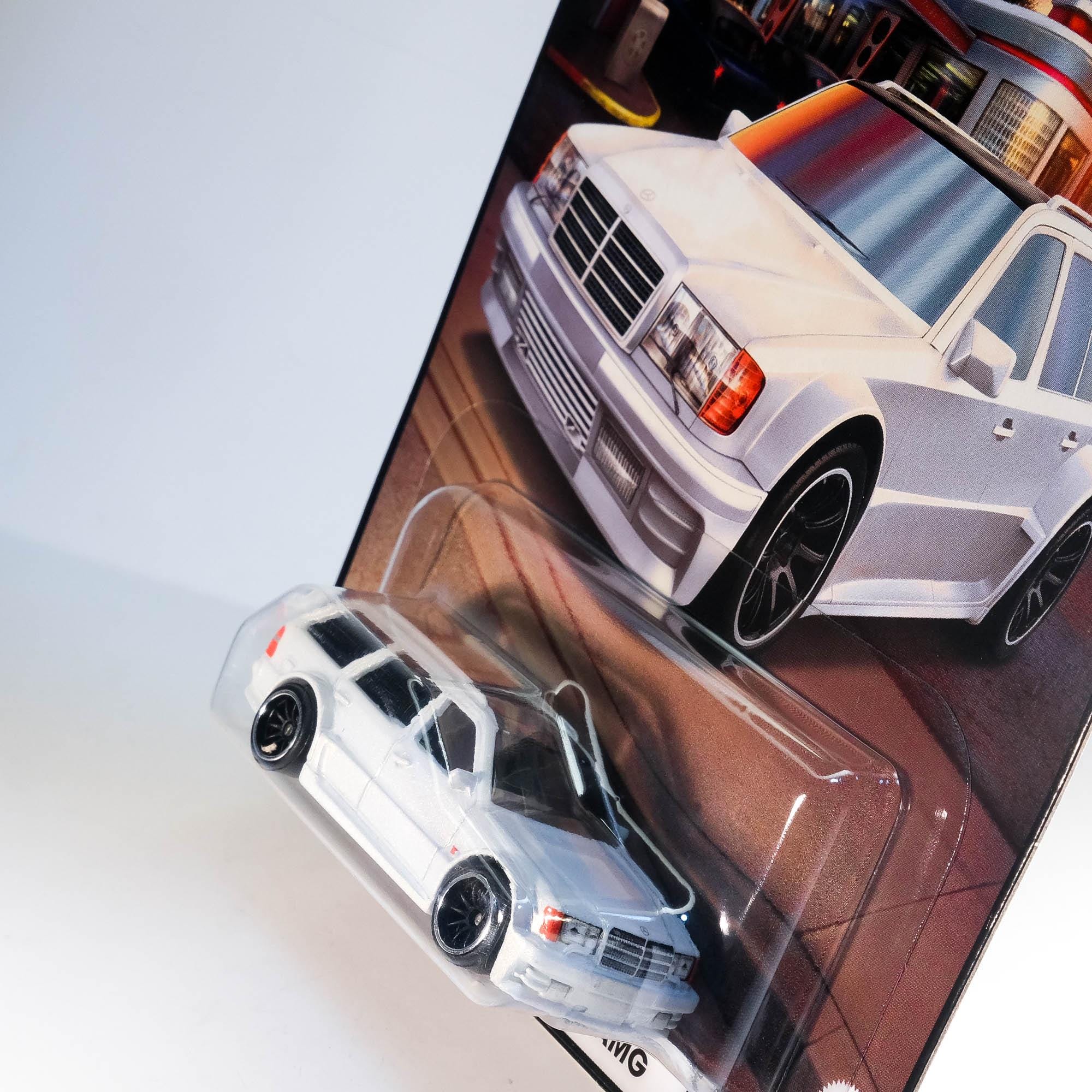 ホットウィール プレミアム メルセデス・ベンツ E 36 AMG – ブール
