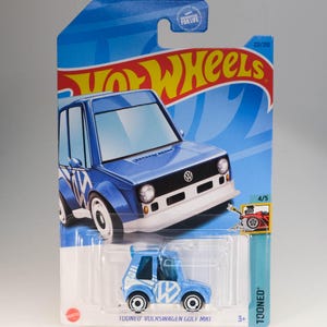 Hot Wheels Volkswagen Golf MKI Tooned Treasure Hunt - ¡Estilo retro, diseño moderno!