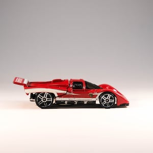 Hot Wheels Ferrari 512 M - Recursos Especiais HW (2009)