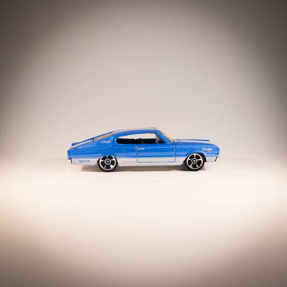 Hot Wheels '70 Dodge Charger R/T Muscle Car Die-Cast - 1:64 Scale, Blue, Muscle Mania Series Short Card - View #10
