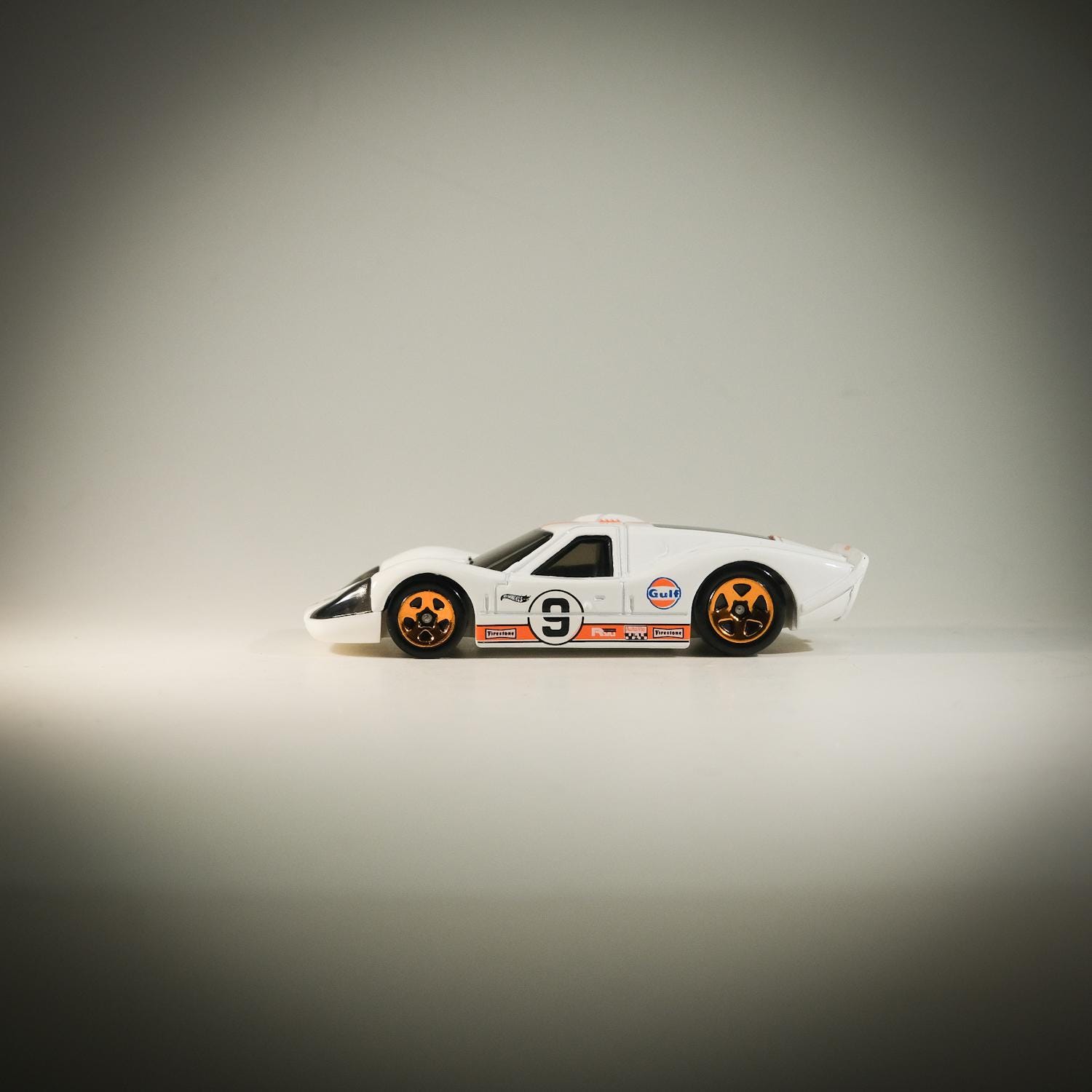 Voiture Miniature Hot Wheels Ford GT40 MK.IV 1967 Gulf - Échelle 1:64, Modèle 2022 - Neuf