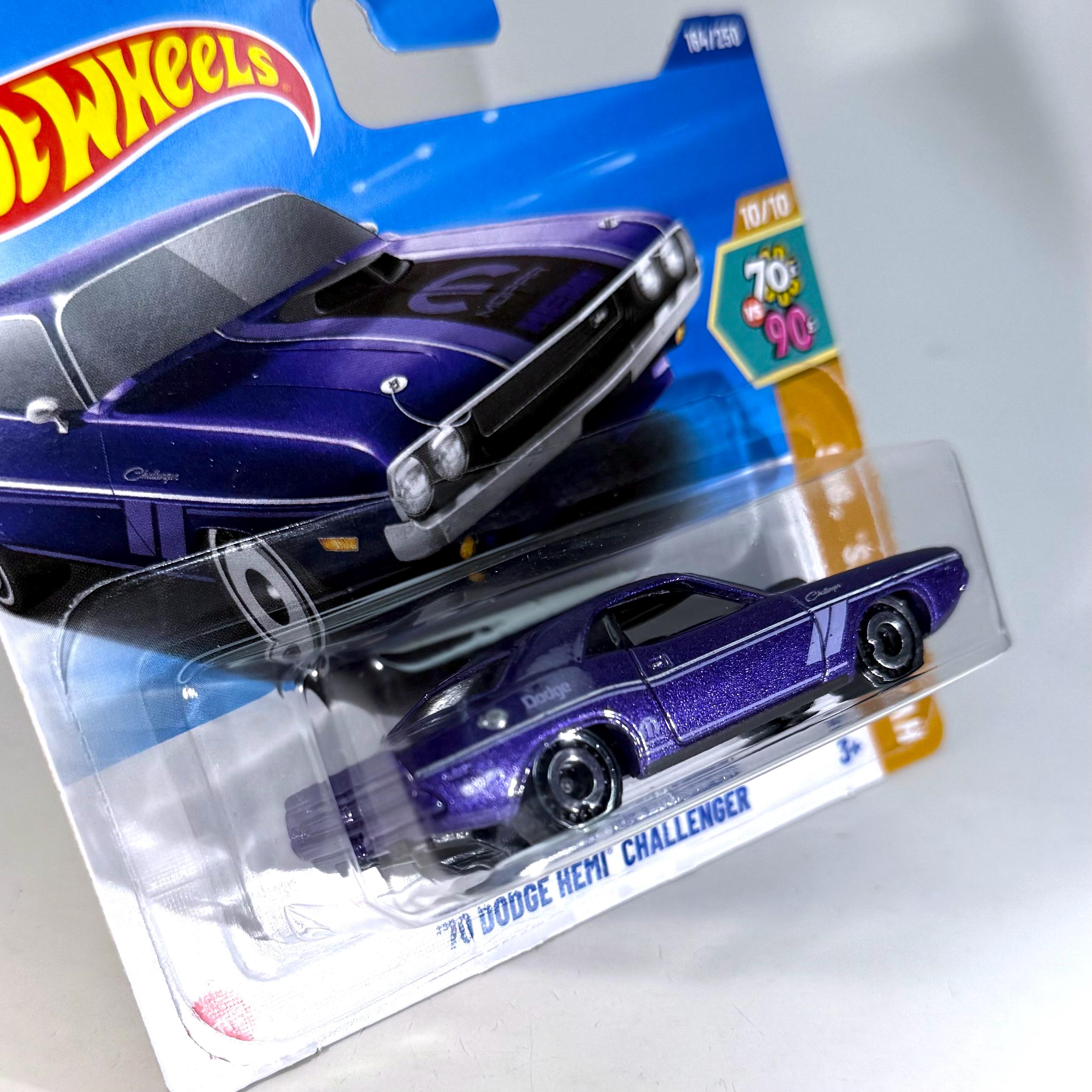 ホットウィール '70 ダッジ ヘミ チャレンジャー - HW '70s vs. '90s