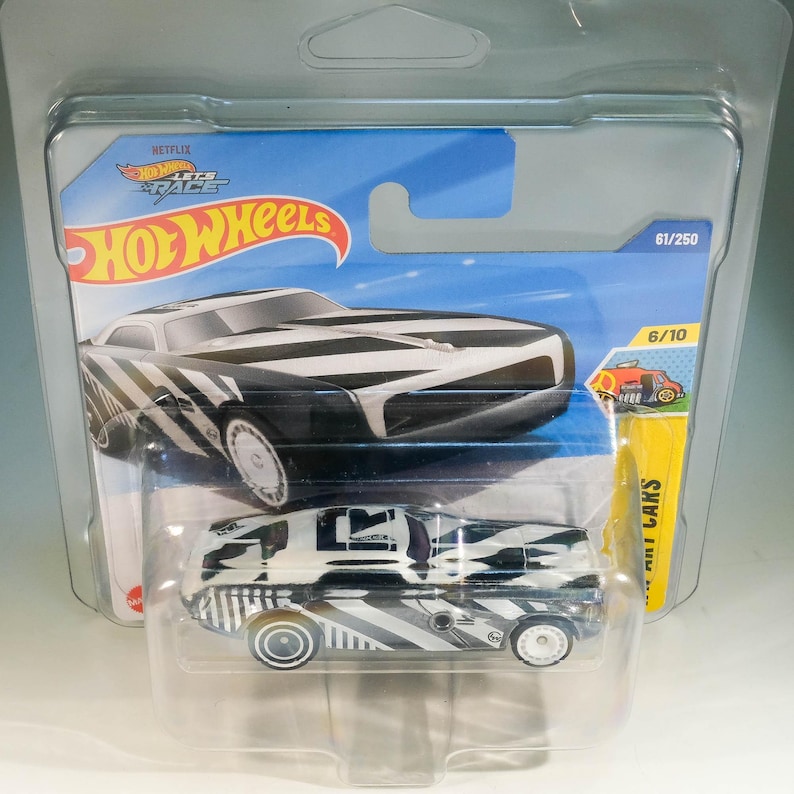 Hot Wheels Hi-Roller II - HW Art Cars 6/10 - Édition Netflix Let's Race - Noir Et Blanc - Échelle 1:64 - Carte Courte - Mattel 2025 - Dès 3 Ans
