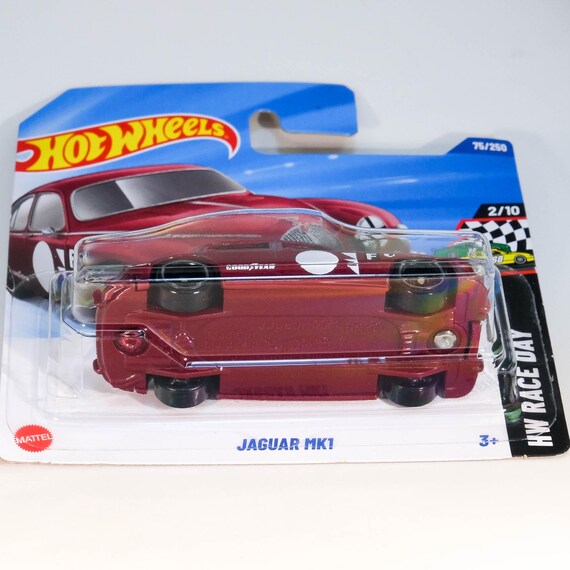 Hotwheels 1:18 Scale Jaguar R2 Race Car 2001 - Pedro De La Rosa Formula
