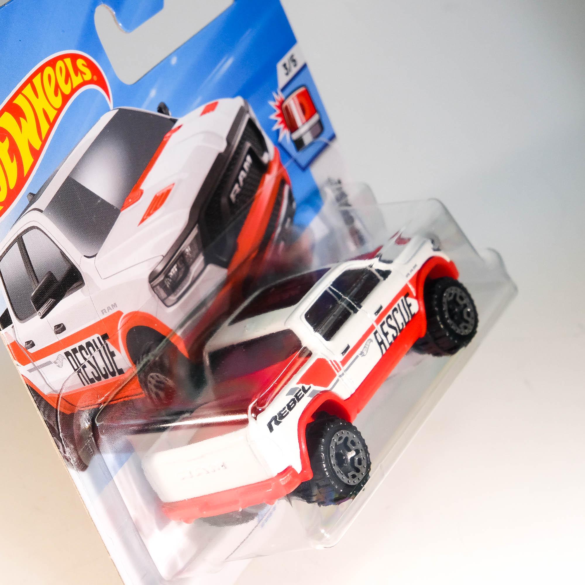 Miniature HOT WHEELS 1/64 - Dodge Ram 1500 Rebel 2020 - Série HW Hot Trucks 2022 - Neuf