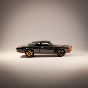 Hot Wheels &#39;69 Dodge Charger 500 - Muscle Mania