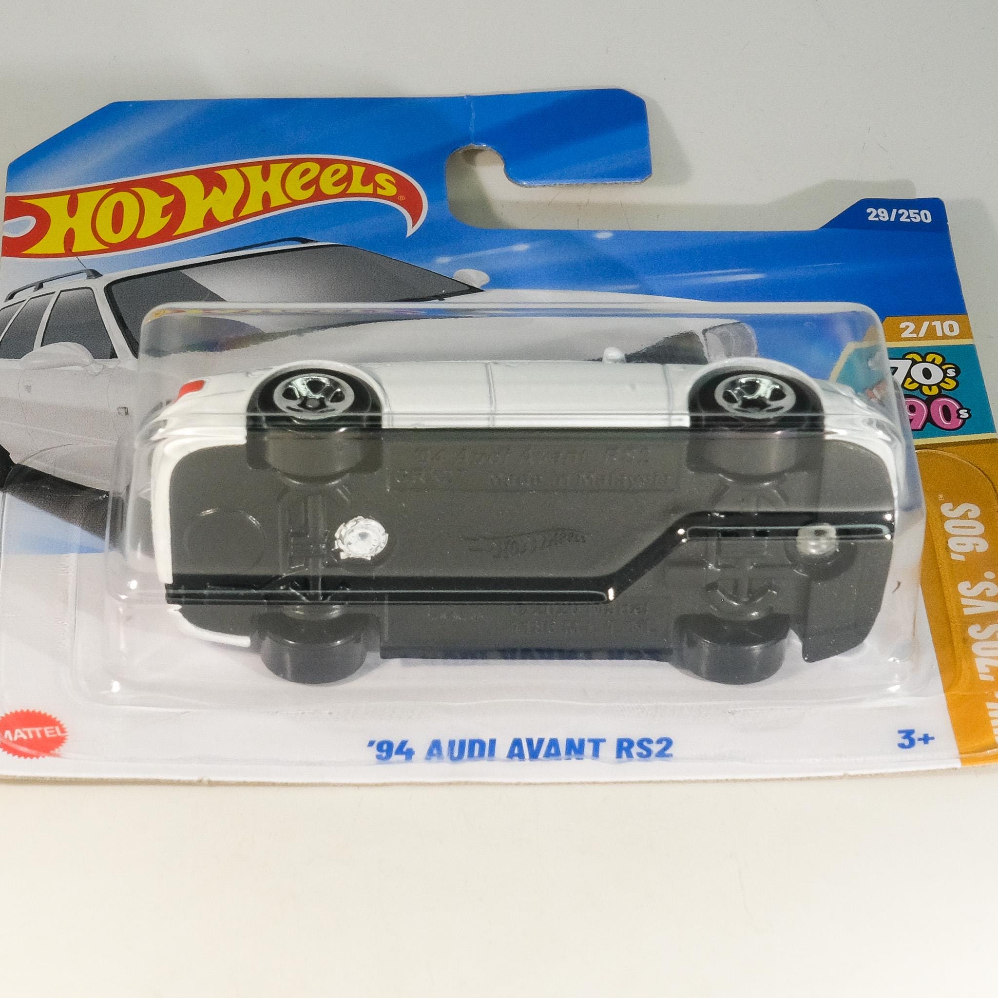 Hot Wheels 94 Audi Avant RS2 ビルディングセット Amazon.com: Hot Wheels '94 Audi Avant RS2 : Toys & Games