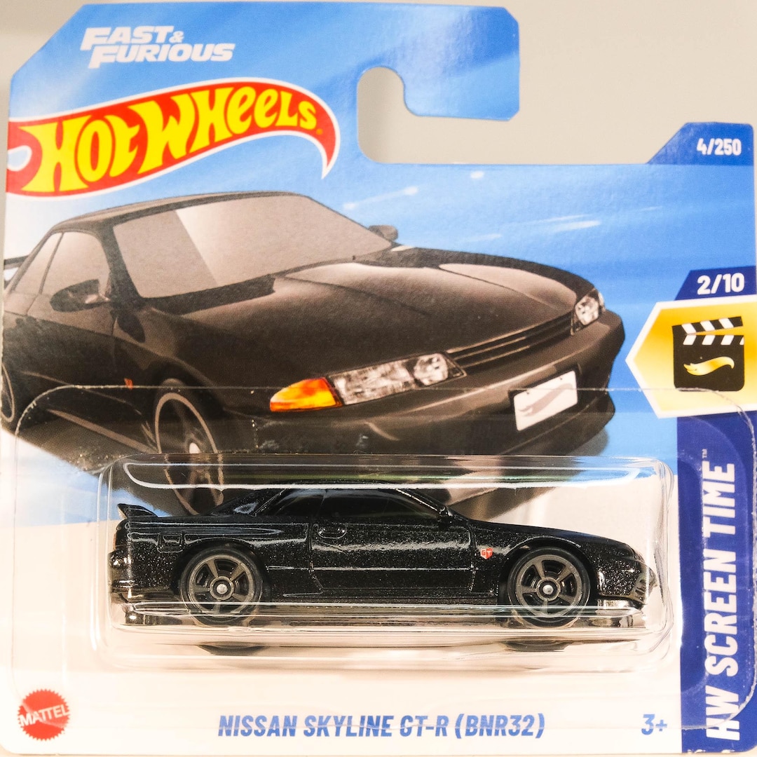 ミニカー Hotwheels NISSAN SKYLINE GT-R BNR32 Amazon.com: Hot Wheels Nissan Skyline GT-R (BNR32), Black