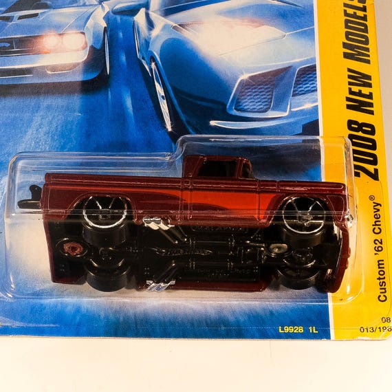 ミニカー 1960s HOT WHEELS Custom 62 Chevy Amazon.com: Hot Wheels Custom '62 Chevy Pickup, [Blue] 7/10