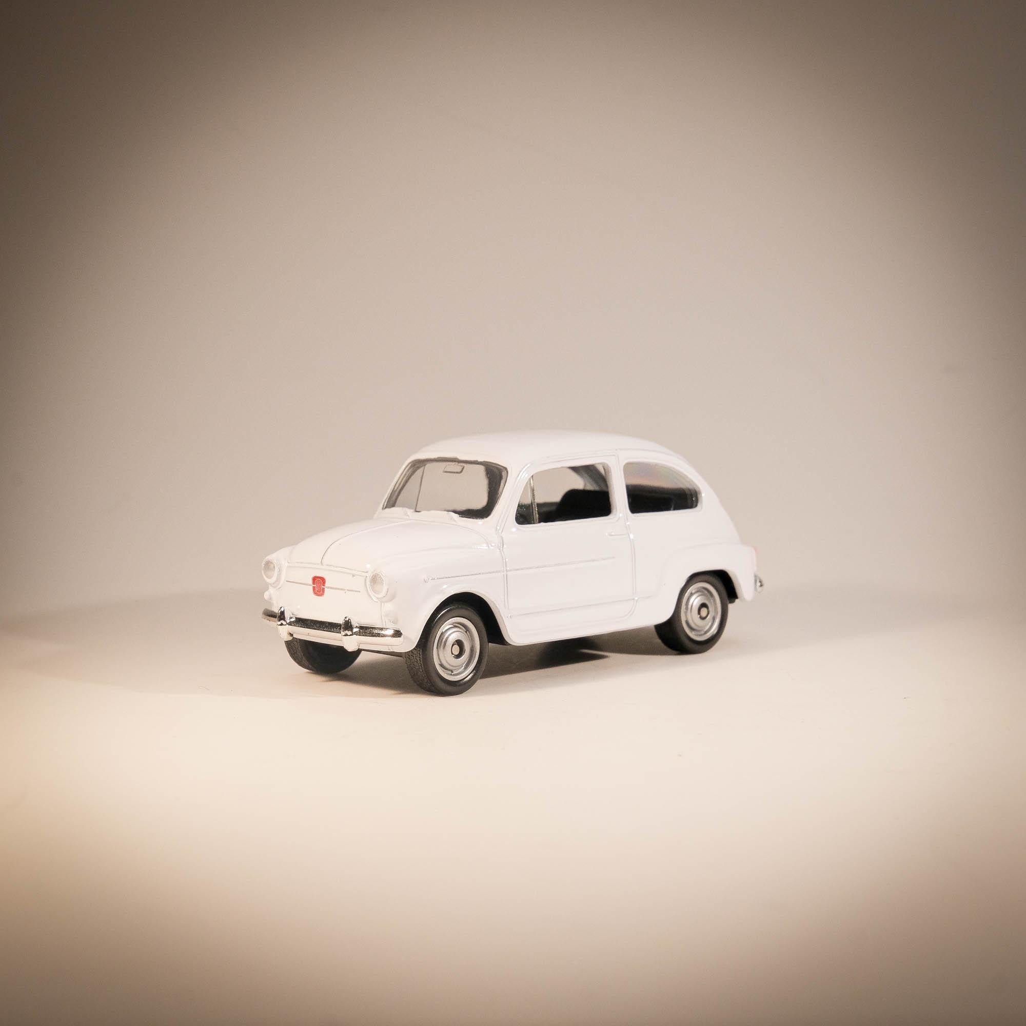 La Fiat 600 blanche en miniature par Norev au 1/43e