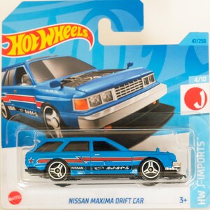 Carro de tração Hot Wheels Nissan Maxima