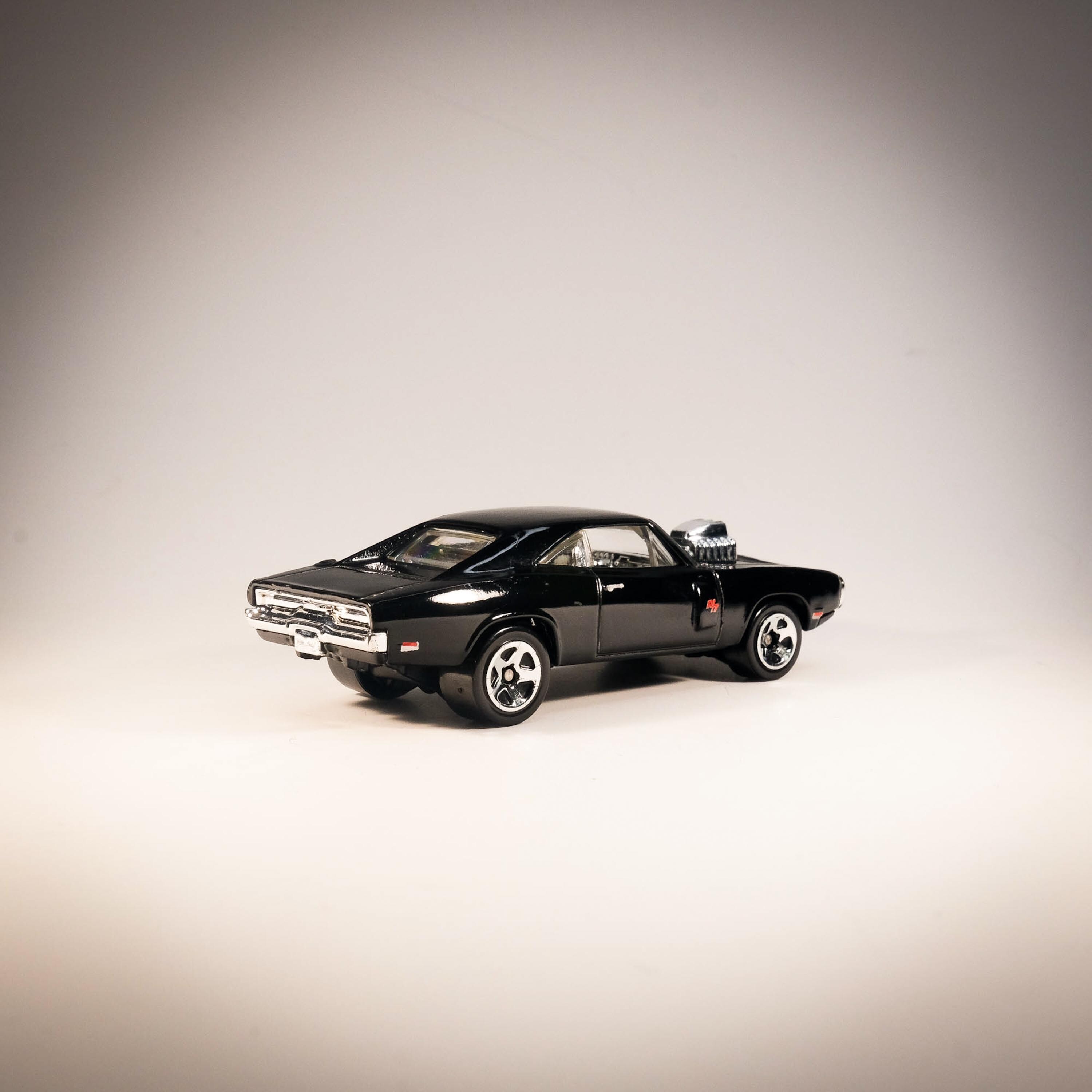 Hot Wheels 70' Dodge Charger R/T - HW City: Street Power (fast