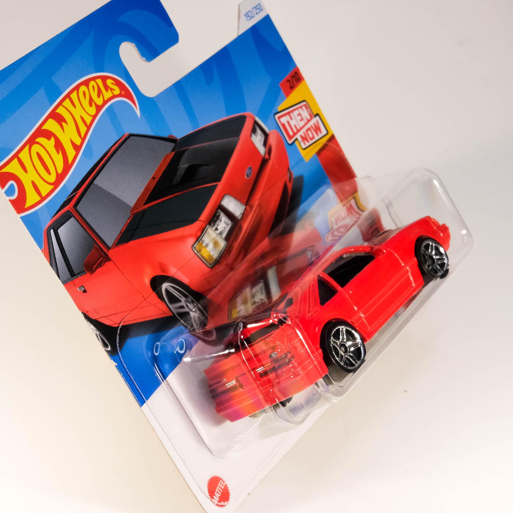 Hot Wheels ’84 Ford Mustang SVO – Modello In Scala 1:64, Rosso Cofano Nero, Serie Then And Now 2024, HTC66, Licenza Ford