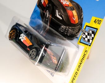 HOT WHEELS HKK10 CORVETTE C7 Z06 CONVERTIBLE