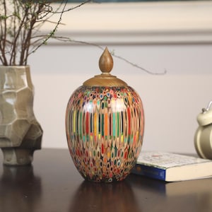 Tarro de resina con forma de lápiz, colorido y hecho a mano: caja de recuerdos para atesorar y guardar como reliquia familiar - Regalo de decoración único