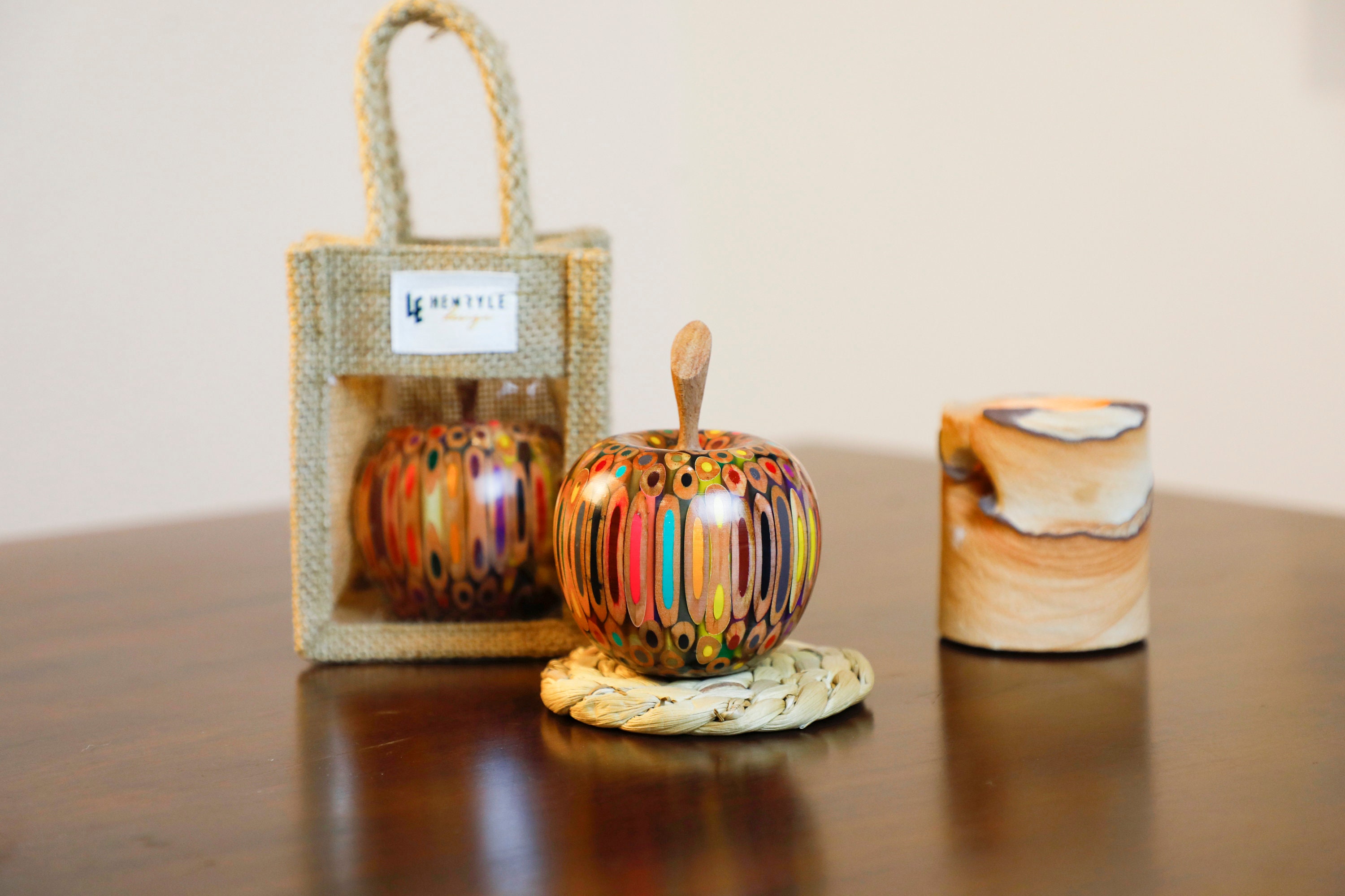 Handmade Apple Ornament - Resin Art Fruit Decor - 2.7" * 4.3" (S) - Multi & Single Color Pencil Apple - Living, Bed, Kitchen Room Decor