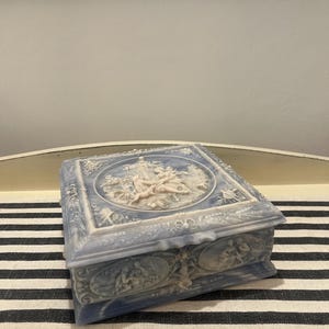 INCOLAY STONE　 ジュエリーボックス Handcrafted Incolay Stone Jewelry Boxes sold at auction on
