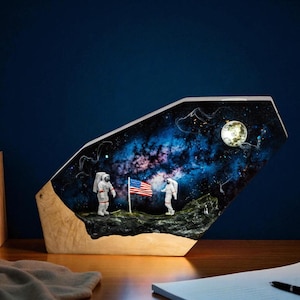 Movie Fan Space ship statue resin night light, Star Wars X-Wing Diorama Light X-wing Starfighter, Millennium Falcon lamp  Christmas Gift