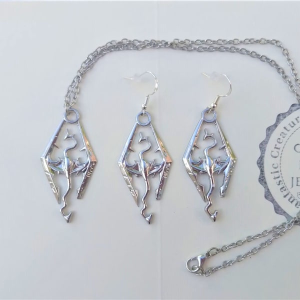 Bijoux Skyrim Collier avec pendentif Skyrim, boucles d'oreilles Skyrim, cadeau Skyrim, bijoux Skyrim Elder Scrolls version classique ou phosphorescente