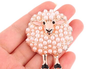 Sweet little Sheep brooch. Sheep pin, fun brooch, gift for animal lovers