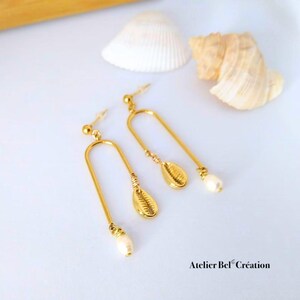 Shell Chandeliers earrings, Arch candlesticks earrings | Freshwater pearl and shell - golden stainless steel