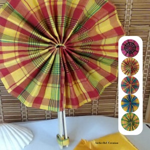 Éventail pliant Rond tissu madras et sa pochette, fait-mainfermetion damer