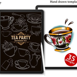 Può includere: Due opere d'arte digitale su tablet. Una mostra un kit di design per tea party in bianco e nero con tazze da tè e teiere. L'altra mostra un disegno di tatuaggio di tazza da tè con fiori rossi e una bustina di tè. Il testo recita "Hand drawn templates for artists."