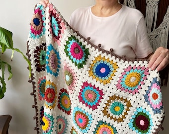 Handgemachte Vintage Oma Quadrat Häkeldecke: Bunter Tagesüberwurf