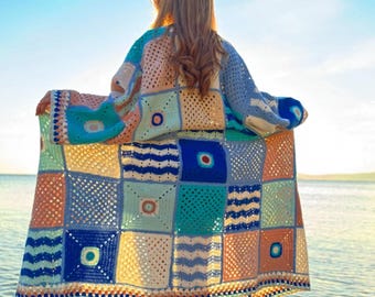 Cardigan kimono patchwork all'uncinetto fatto a mano - Abbigliamento da festival boho, cappotto quadrato colorato della nonna