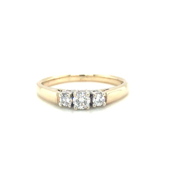 9ct yellow dress ring. 9ct yellow dress ring.