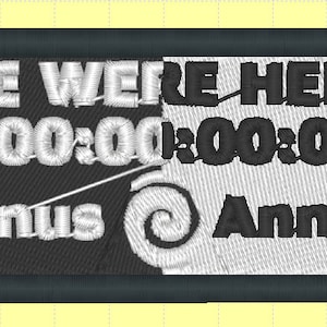 Puede incluir: Parche bordado en blanco y negro con el texto "WE WERE HERE 00:00:00 00:00:00 Unus Annus"