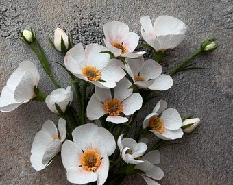 Fiori di carta crespa per l'arredamento della casa, fiori realistici della farfalla Ranunculus, disposizione dei tavoli bouquet decorativi, decorazioni per la doccia nuziale