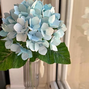 Tallo de hortensia de papel azul: decoración de flores artificiales realistas