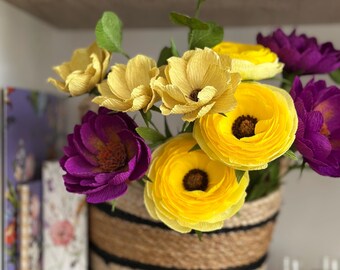 Ramo de flores de papel hecho a mano: Flores de crepé amarillas y moradas