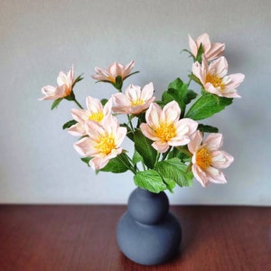 Fiore di carta per vaso, dalia di carta crespa, decorazione domestica fiori crema, regalo di fiori gialli artificiali per la madre, regalo del 1 ° anniversario