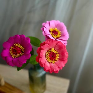 Fleur de zinnia en papier faite main réaliste, cadeau décoratif pour les amateurs de plantes, décoration florale d'été pour la maison, cadeau botanique hypoallergénique exclusif