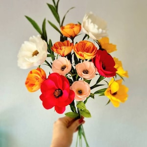 Bouquet autunnale di carta, regalo per lei, fiori di carta crespa arancione/gialla, regalo di compleanno, bouquet di fiori finti e luminosi, regalo floreale per lei