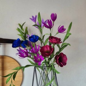 Bouquet di fiori di carta viola per la decorazione della casa, regalo di fiori di carta crespa per lei, composizione floreale viola, arredamento per la casa ipoallergenico