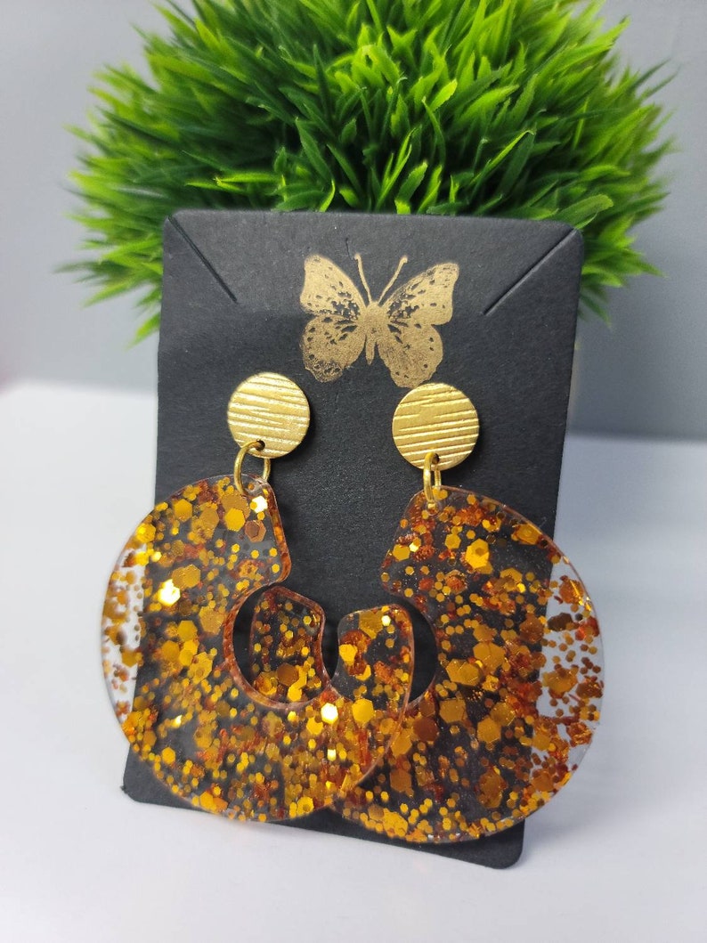 Glitter and sparkle with modern look. Modern resin earrings