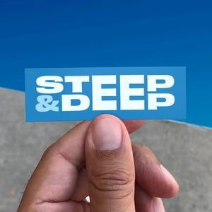 Snowboard Aufkleber, Steep and Deep Matt Vinyl Sticker für Ski & Snowboard Bekleidung